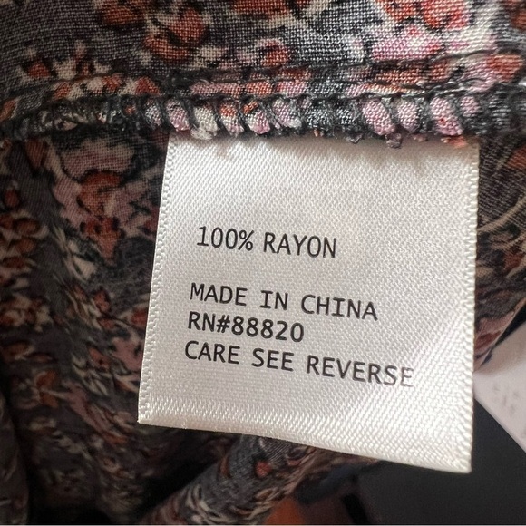 Cynthia Rowley Ruffled Flutter Sleeve Gray Floral Blouse Size Small Cap Sleeve - Picture 9 of 10